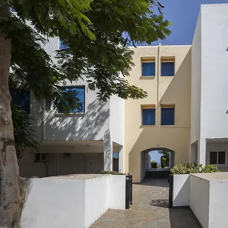 Protaras Beachfront Sirina Lina דירה פאראלימני